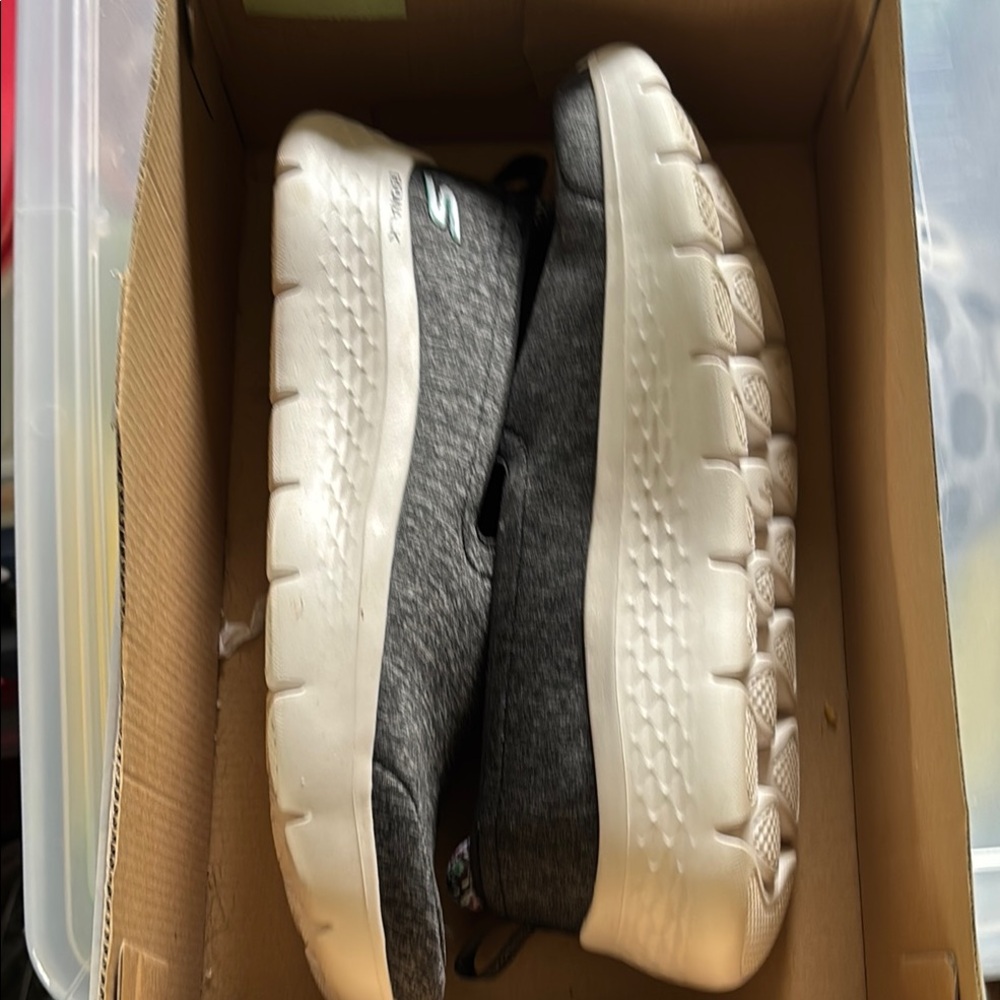 Skechers Go Walk Flex Black & White Wide Fit Women’s Size 9.5